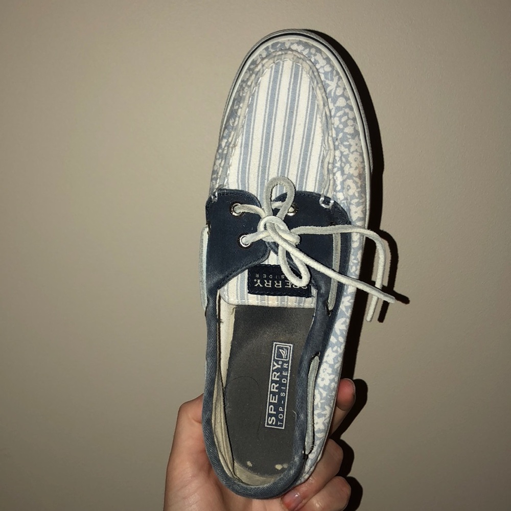Cute blue patterned Sperrys- great condition